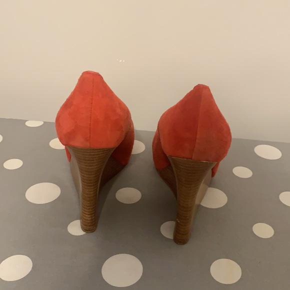 Ann Taylor Suede Wedges Red with wood heel 7.5 - Picture 6 of 10